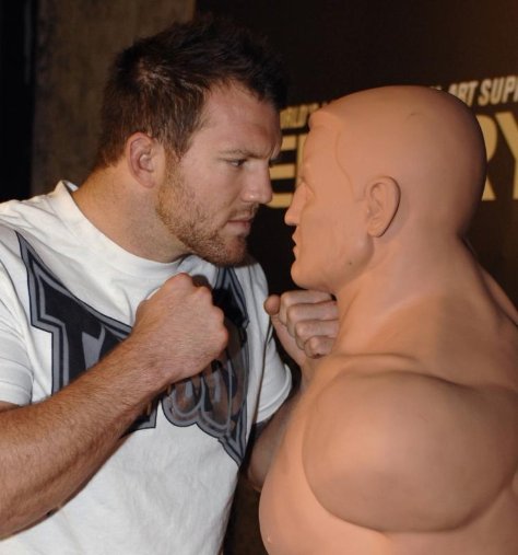 Водоналивной мешок Century Bob Box XL и злой мужик