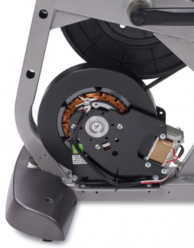 Электромагнитная система нагрузки  (не требующий обслуживания бесщеточный генератор) — 40 уровней.