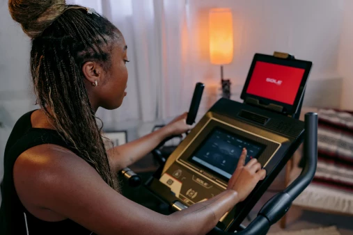 Велотренажер с вертикальной посадкой Sole LCB 2023