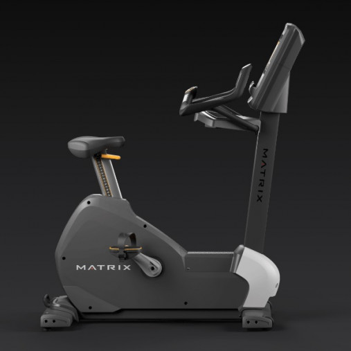 Вертикальный велотренажер Matrix Performance. Консоль Touch Base