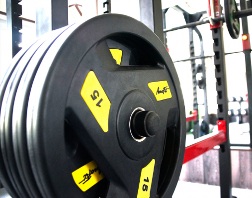 Набор 200 кг. черных олимпийских обрезиненных дисков AeroFit AFPLC 5-20KG с 3-мя хватами. Посадочное кольцо из нержавеющей стали