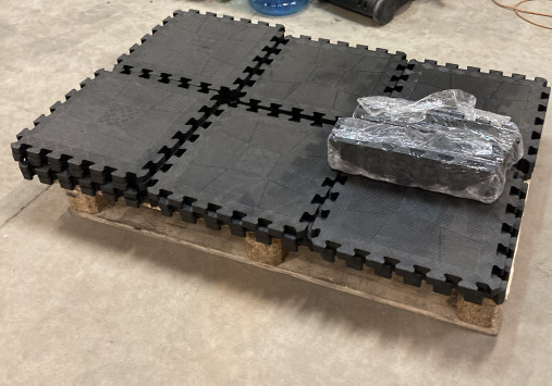 Коврик резиновый черный, 40 x 40 см, толщина 20 мм. MB Barbell