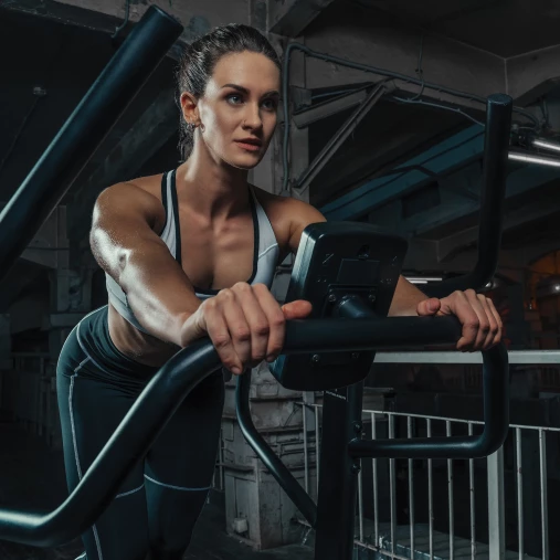 Беговая дорожка профессиональная инерционная механическая BRONZE GYM T940M CATERPILLAR (new 2026)