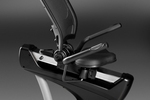 Регулируемое комфортабельное сидение с вентилируемой спинкой