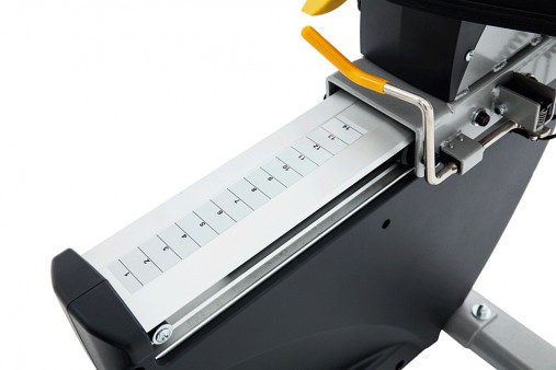 Сидение регулируется по горизонтали. Регулируемая спинка.